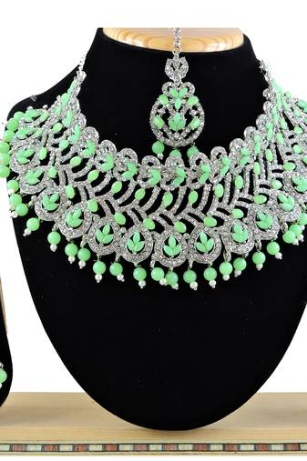 Multicolor designer function wear ad necklace set