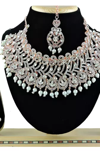 Multicolor designer function wear ad necklace set
