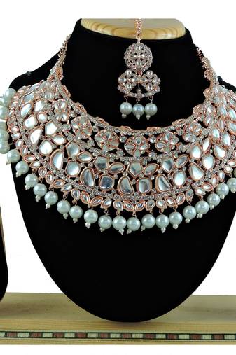 Multicolor designer function wear ad necklace set