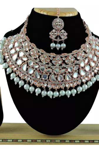 Multicolor designer function wear ad necklace set