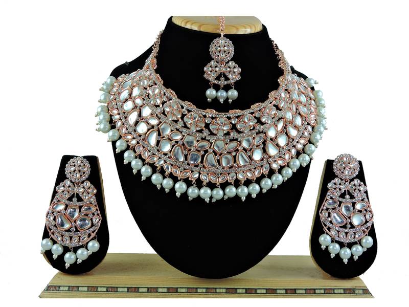 Multicolor designer function wear ad necklace set