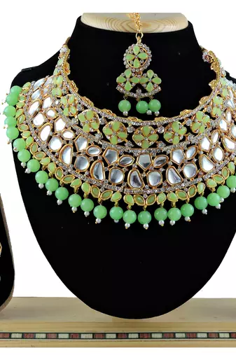 Multicolor designer function wear ad necklace set