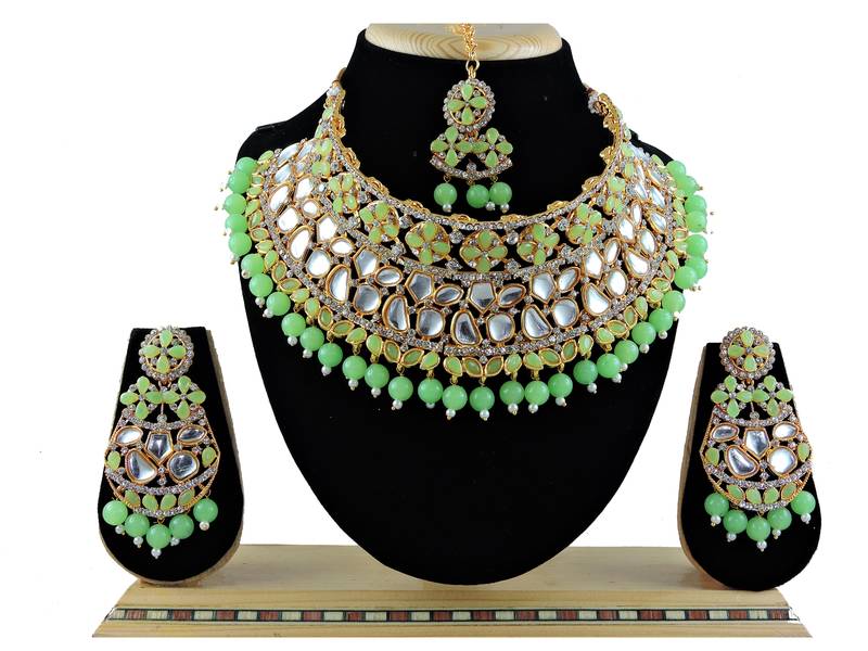 Multicolor designer function wear ad necklace set