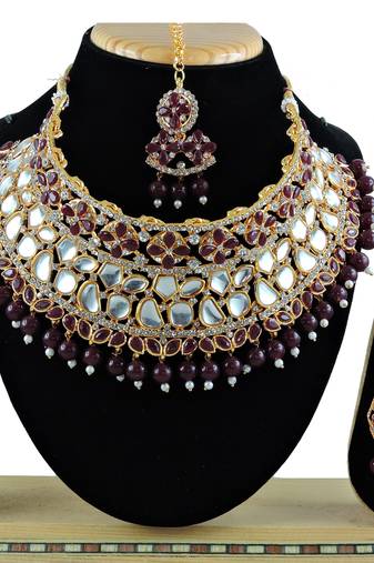 Multicolor designer function wear ad necklace set