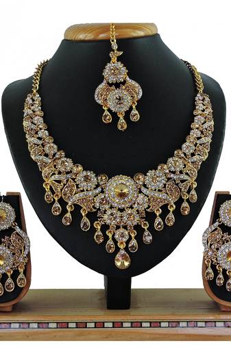 Multicolor designer function wear ad necklace set