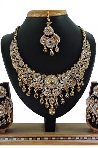 Multicolor designer function wear ad necklace set