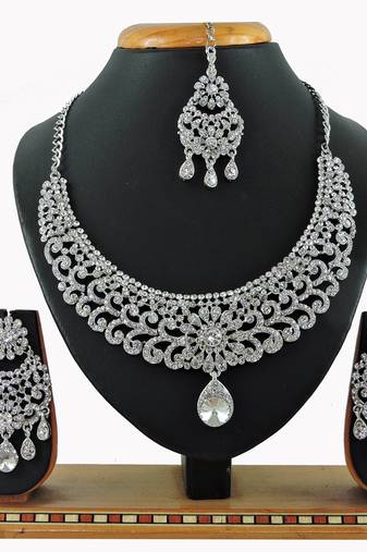 Multicolor designer function wear ad necklace set