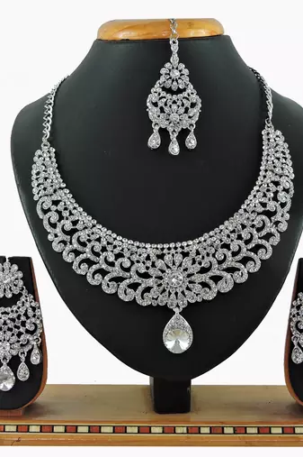 Multicolor designer function wear ad necklace set