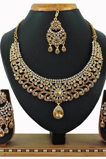 Multicolor designer function wear ad necklace set