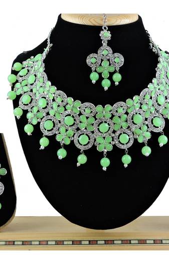 Multicolor designer function wear ad necklace set