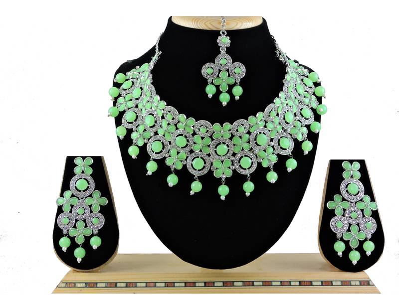 Multicolor designer function wear ad necklace set