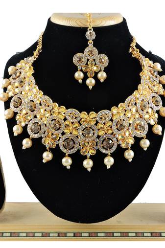 Multicolor designer function wear ad necklace set