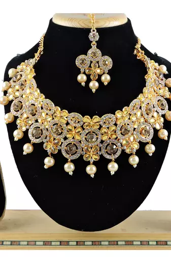 Multicolor designer function wear ad necklace set