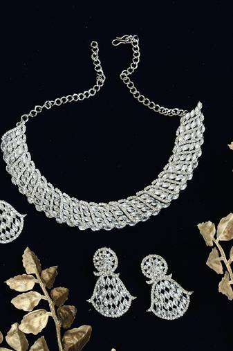 Multicolor designer function wear ad necklace set