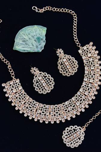 Multicolor designer function wear ad necklace set