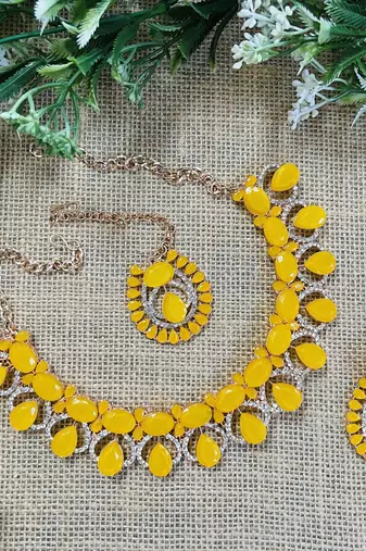 Yellow designer function wear ad necklace set