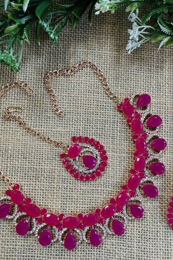 Red designer function wear ad necklace set