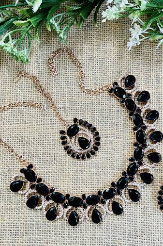 Black designer function wear ad necklace set