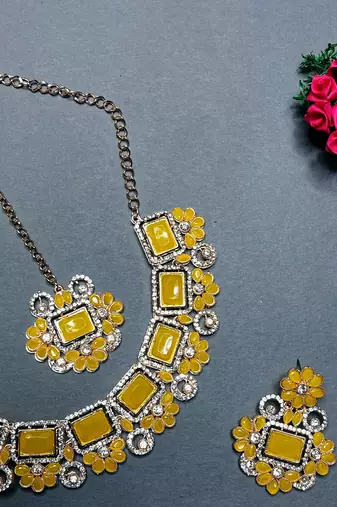 Yellow designer function wear ad necklace set