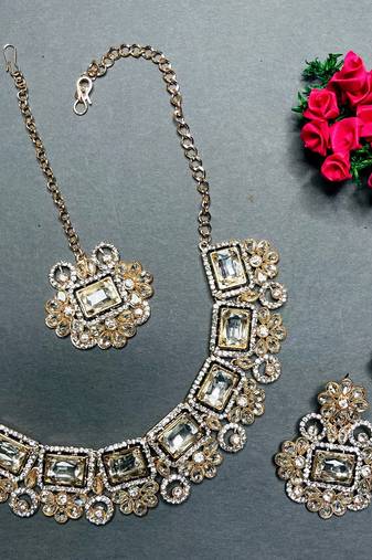 Multicolor designer function wear ad necklace set