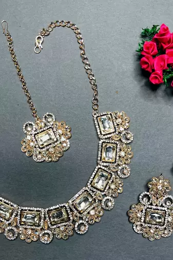 Multicolor designer function wear ad necklace set
