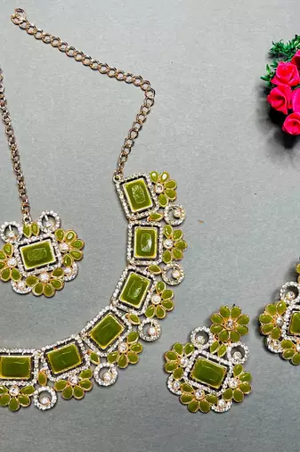Green designer function wear ad necklace set