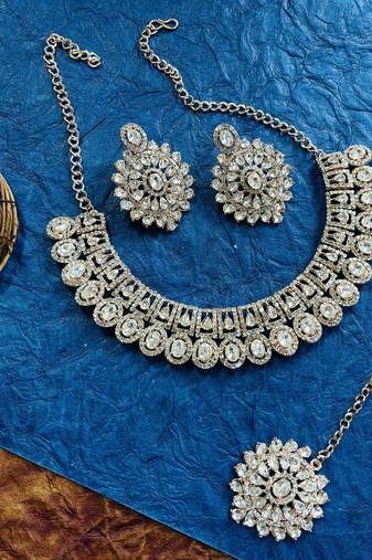 Multicolor designer function wear ad necklace set