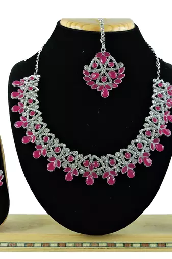Red designer function wear ad necklace set