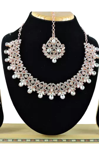 Multicolor designer function wear ad necklace set