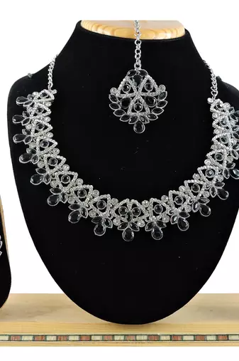 Black designer function wear ad necklace set