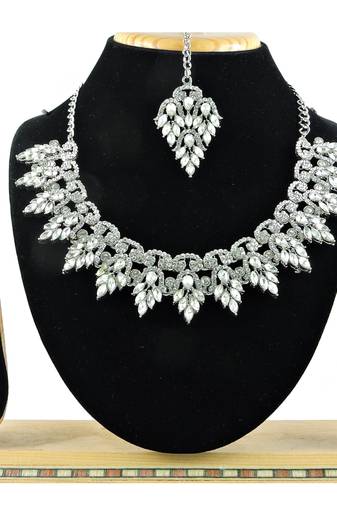 Multicolor designer function wear ad necklace set