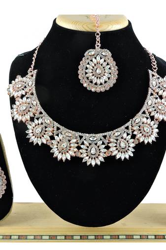 Multicolor designer function wear ad necklace set