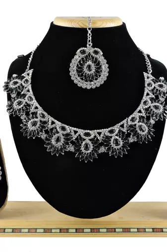 Black designer function wear ad necklace set