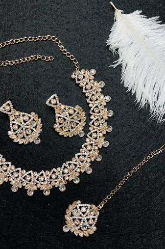 Multicolor designer function wear ad necklace set