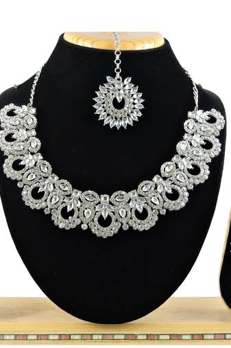 Multicolor designer function wear ad necklace set