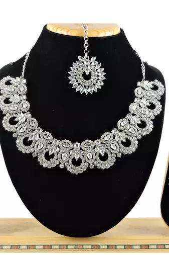 Multicolor designer function wear ad necklace set