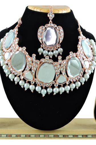 Multicolor designer function wear ad necklace set