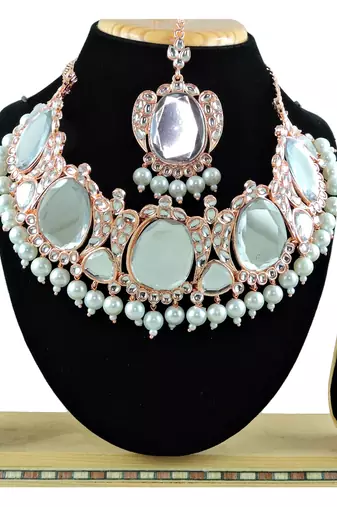Multicolor designer function wear ad necklace set