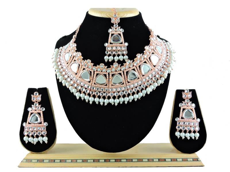 Multicolor designer function wear ad necklace set