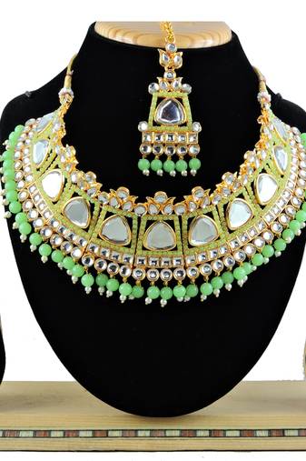 Multicolor designer function wear ad necklace set