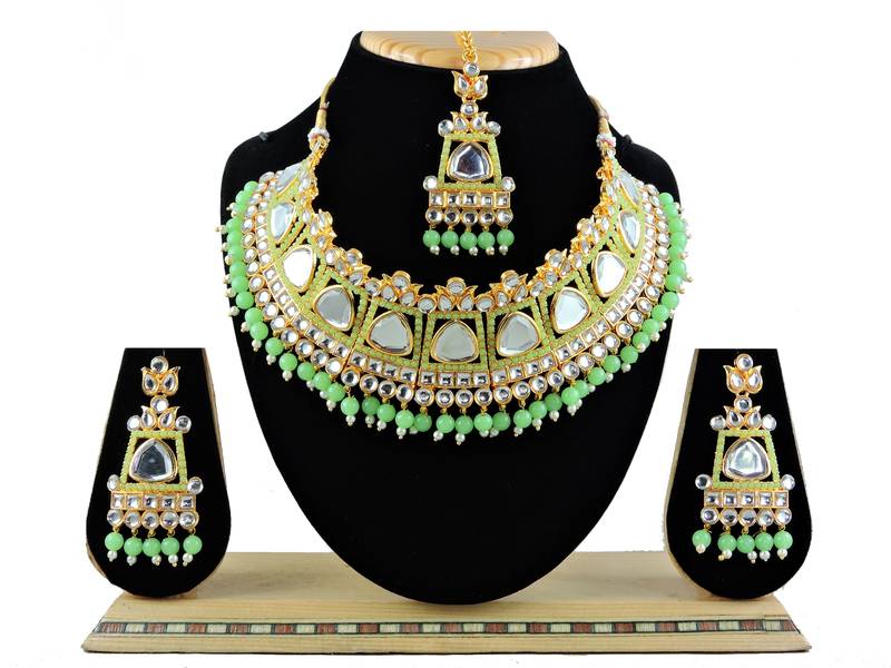 Multicolor designer function wear ad necklace set