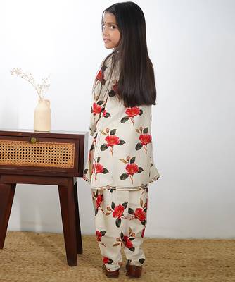 White floral printed chanderi kurta set 2