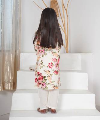 White floral printed chanderi kurta set 4