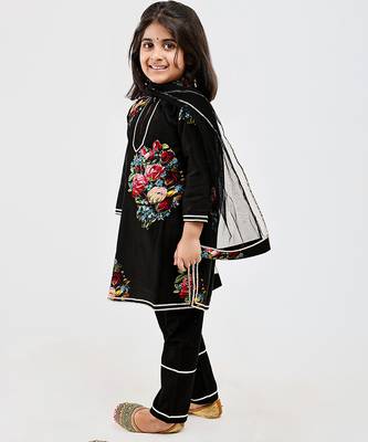Black floral printed chanderi kurta set 4