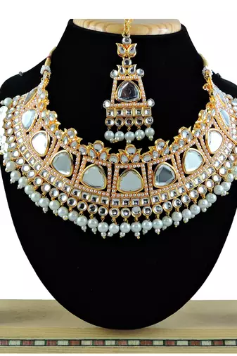 Multicolor designer function wear ad necklace set