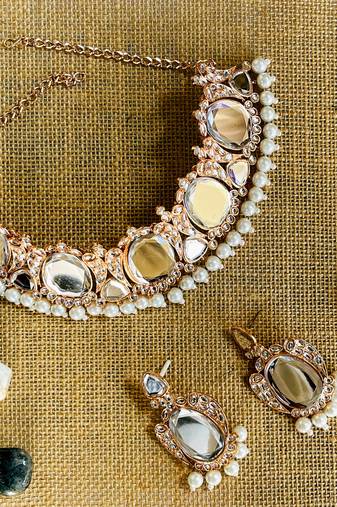 Multicolor designer function wear ad necklace set