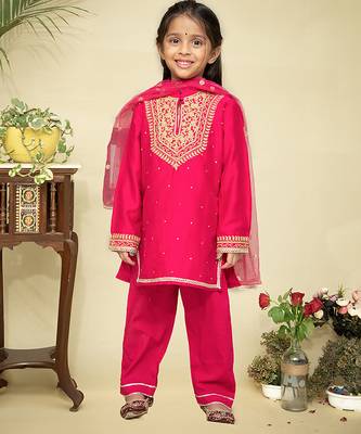 Pink embroidered chanderi kurta set 3
