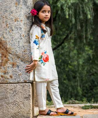 White floral printed chanderi kurta set 4