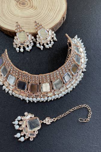 Multicolor designer function wear ad necklace set
