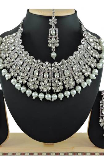 Multicolor designer function wear ad necklace set